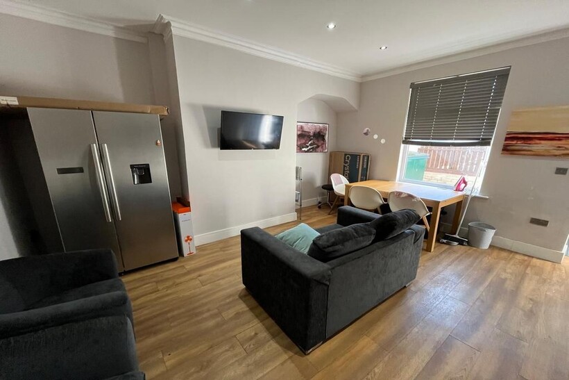 Leeds LS13 1 bed in a house share to rent - £500 pcm (£115 pw)