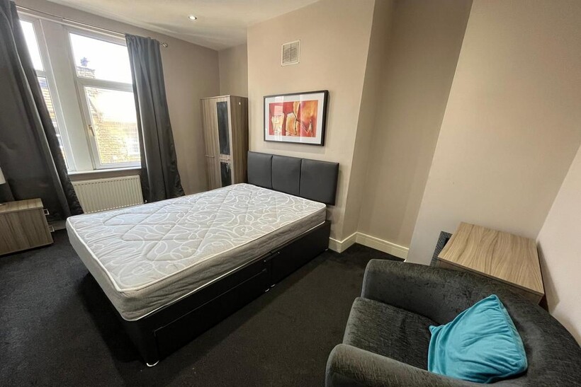 Leeds LS13 1 bed in a house share to rent - £500 pcm (£115 pw)