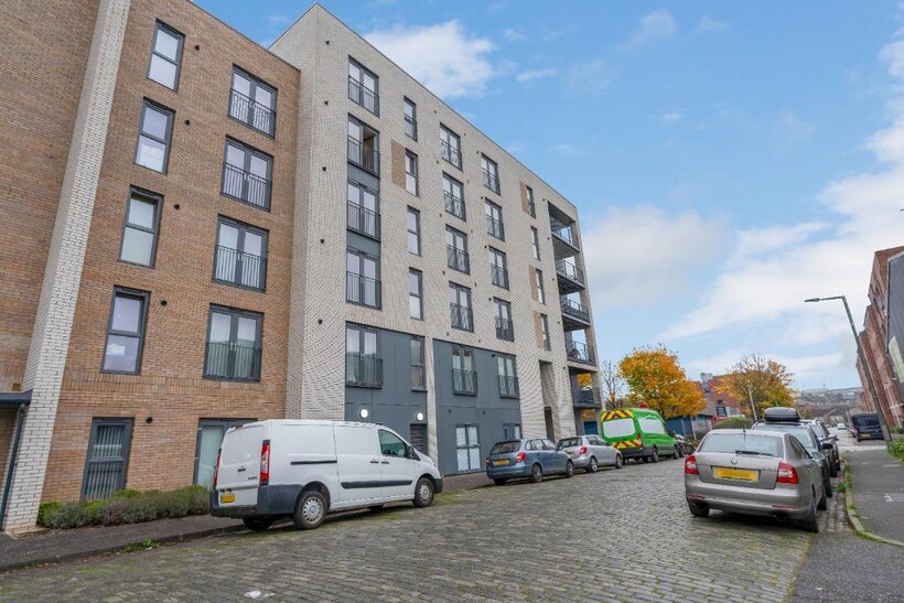 West Bowling Green Street, Edinburgh... 1 bed flat to rent - £1,000 pcm (£231 pw)