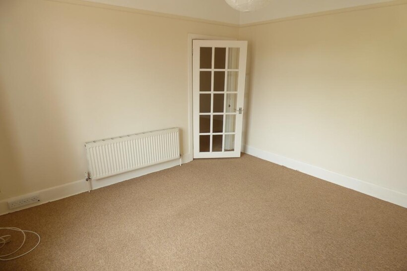 Uppleby Road, Poole BH12 1 bed flat to rent - £700 pcm (£162 pw)