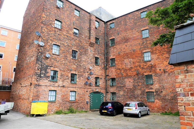 Charlotte Street, Hull, HU1 2 bed flat to rent - £525 pcm (£121 pw)