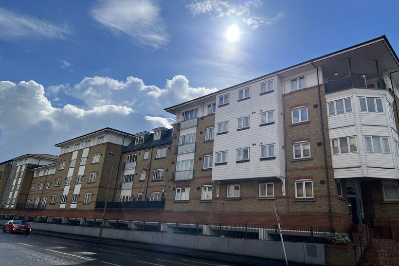 Homesdale Road, Bromley BR2 2 bed flat to rent - £1,600 pcm (£369 pw)