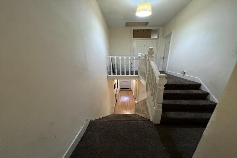 Croydon CR0 1 bed in a house share to rent - £675 pcm (£156 pw)