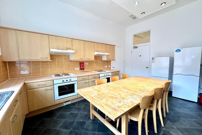 (ROOM 2) Sauchiehall Street, City... 6 bed flat to rent - £550 pcm (£127 pw)