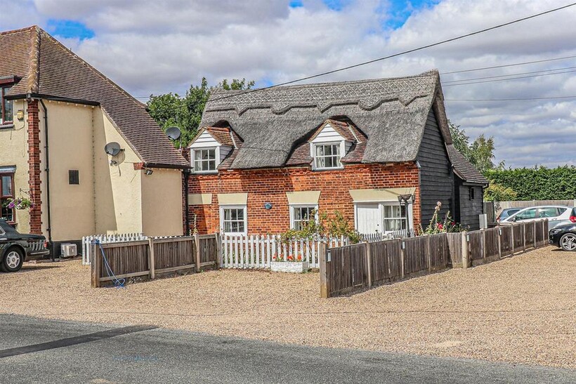 Dog & Pheasant Cottage, East Road... 2 bed semi-detached house to rent - £1,000 pcm (£231 pw)