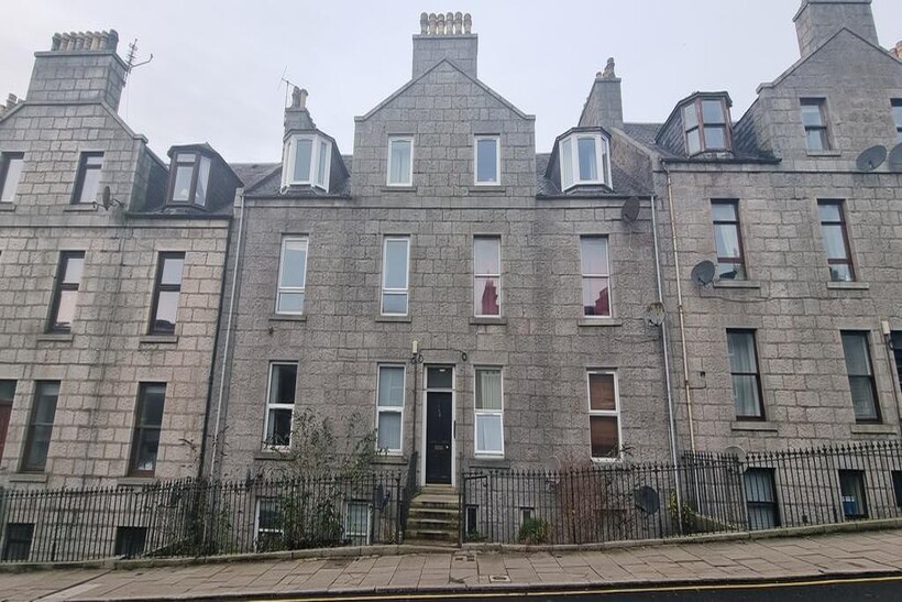 Crown Street, Aberdeen AB11 2 bed flat to rent - £700 pcm (£162 pw)