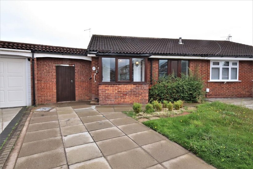 Redbourne Drive, Widnes, WA8 2 bed bungalow to rent - £995 pcm (£230 pw)