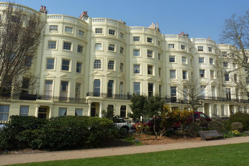 Brunswick Square, Hove 1 bed apartment to rent - £1,000 pcm (£231 pw)