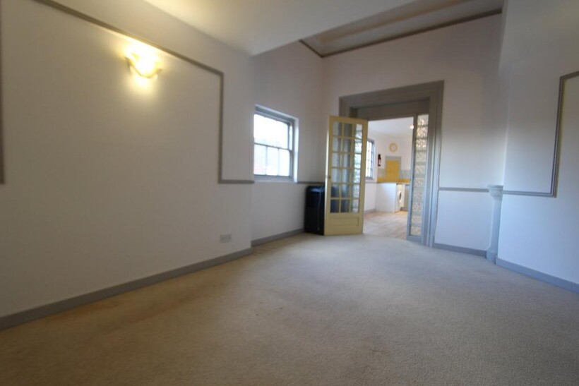 High Street, Newport Pagnell, MK16 1 bed apartment to rent - £700 pcm (£162 pw)