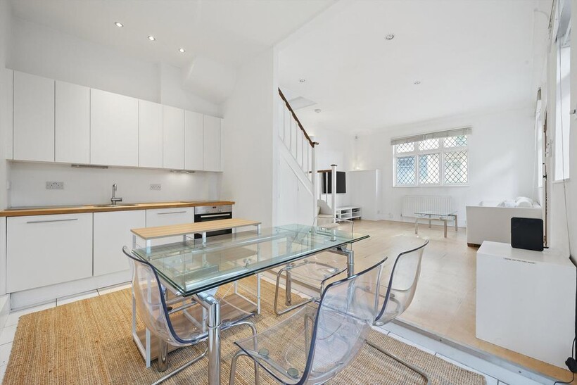 Courtfield Mews, London, SW5 2 bed terraced house to rent - £3,142 pcm (£725 pw)