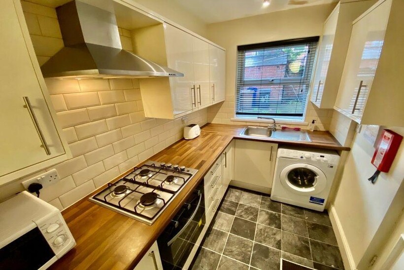 1 Room Available @ 49 Mount Street, City Centre 1 bed terraced house to rent - £355 pcm (£82 pw)