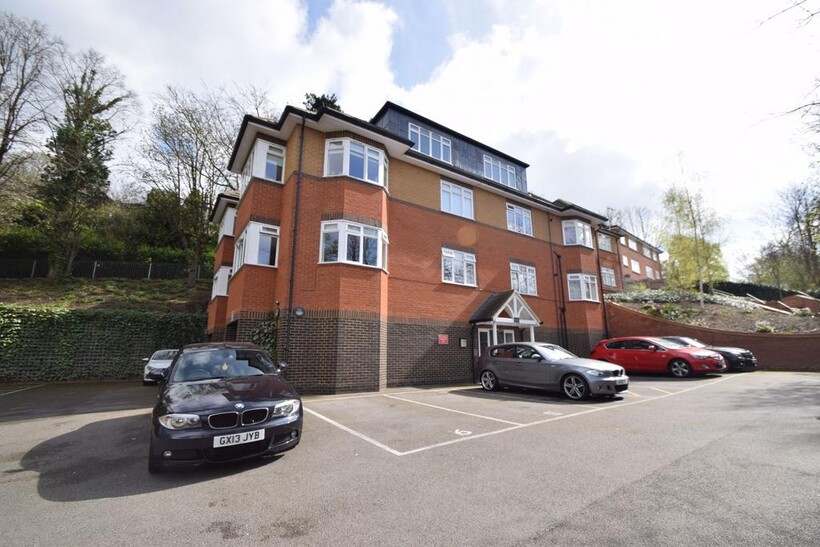 Chandos House, Crescent Rise, Luton... 1 bed apartment to rent - £1,000 pcm (£231 pw)