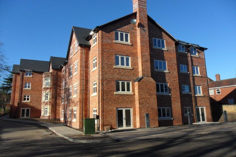 145 WARWICK ROAD, COVENTRY CV3 2 bed apartment to rent - £1,250 pcm (£288 pw)