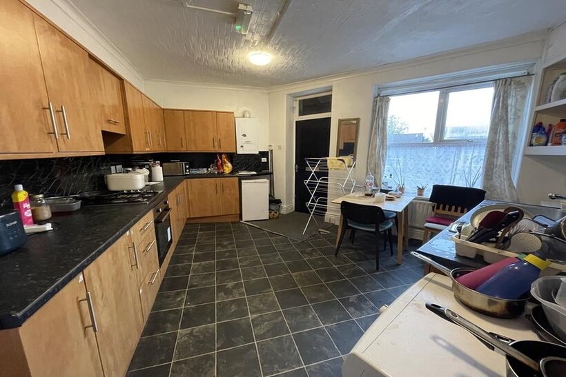 Crookes Road, Sheffield S10 4 bed end of terrace house to rent - £1,543 pcm (£356 pw)