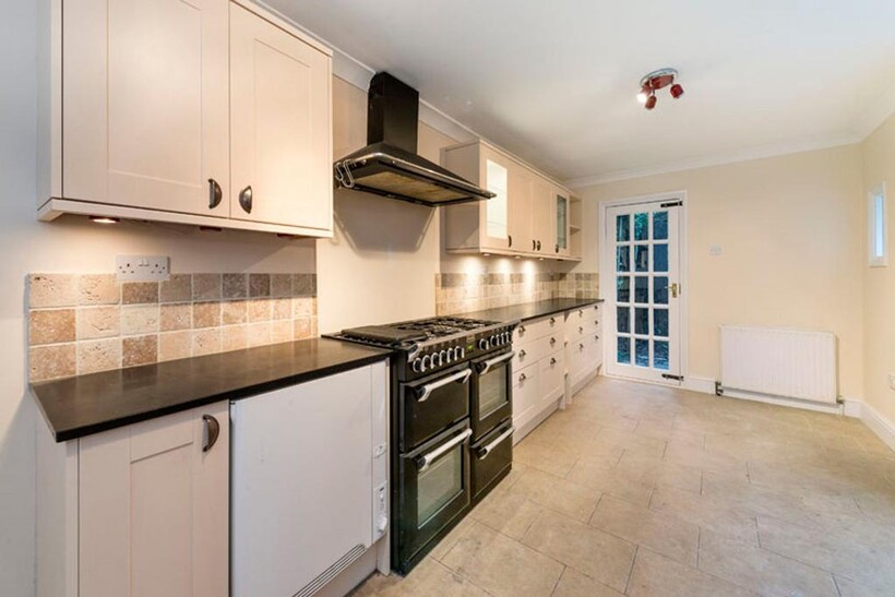 Thorparch Road, London, SW8 3 bed terraced house to rent - £3,200 pcm (£738 pw)