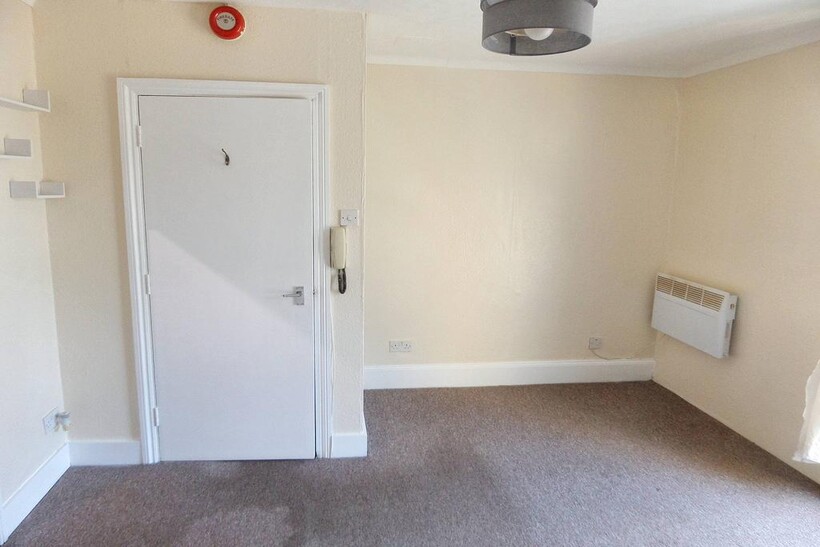 Croham Road, South Croydon CR2 1 bed in a house share to rent - £700 pcm (£162 pw)