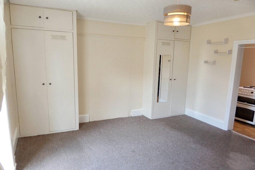 Croham Road, South Croydon CR2 1 bed in a house share to rent - £700 pcm (£162 pw)