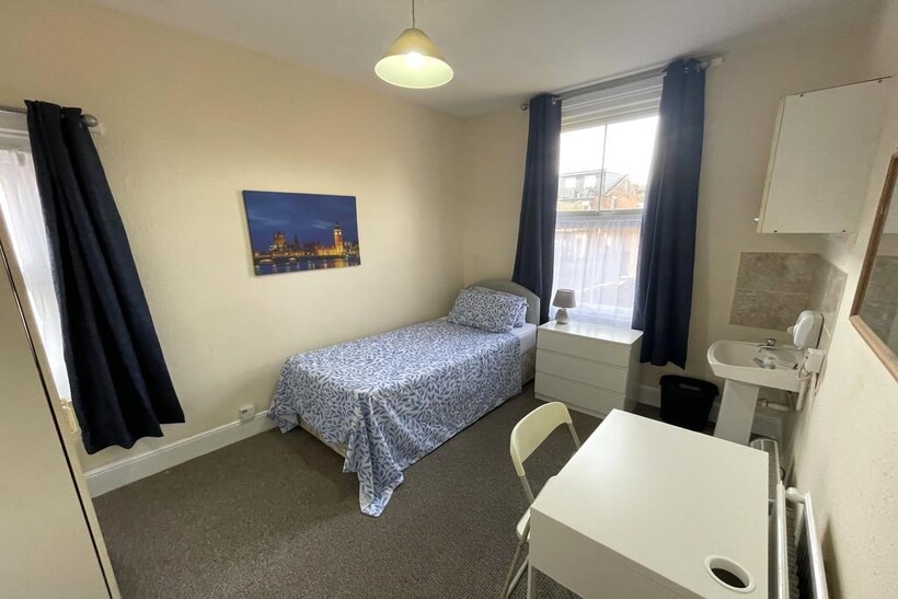 Stanley Street, Reading 1 bed in a house share to rent - £600 pcm (£138 pw)