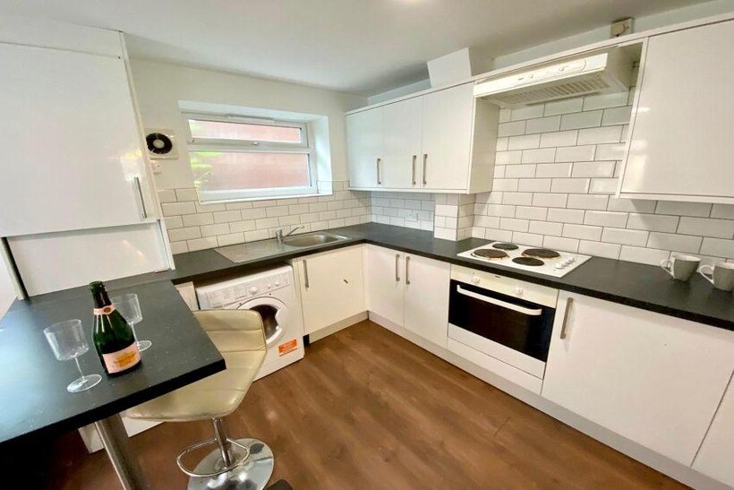 12 Neill Road, Ecclesall 4 bed terraced house to rent - £347 pcm (£80 pw)