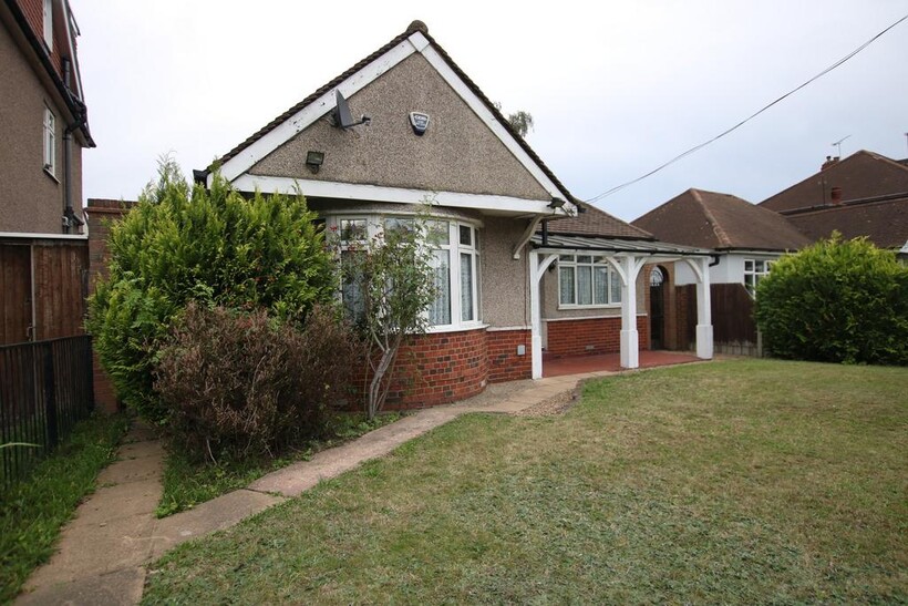 East Rochester Way, Sidcup DA15 3 bed detached house to rent - £1,950 pcm (£450 pw)