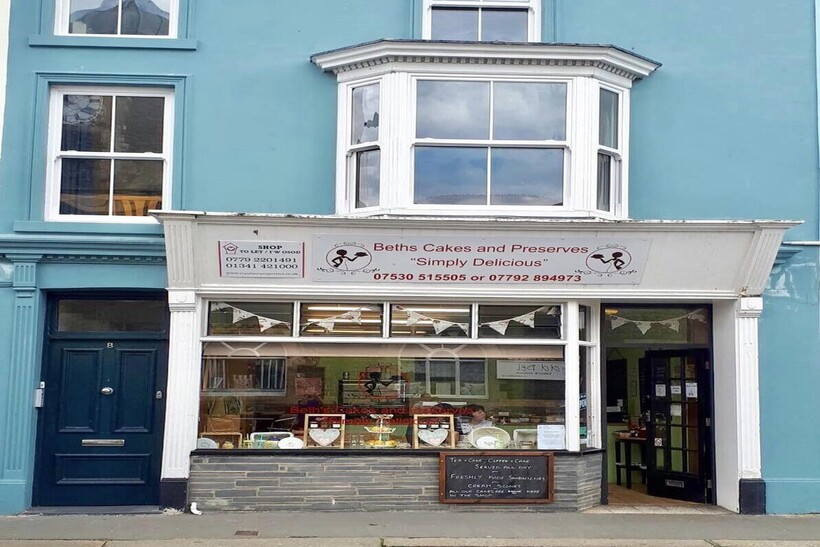 College Green, Tywyn LL36 Retail property (high street) to rent - £200 pcm (£46 pw)