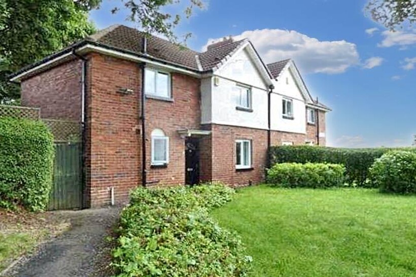 Miles Hill View, Leeds LS7 3 bed semi-detached house to rent - £1,000 pcm (£231 pw)