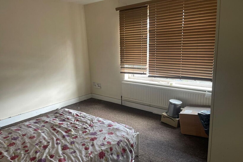 Croydon CR0 1 bed in a house share to rent - £700 pcm (£162 pw)