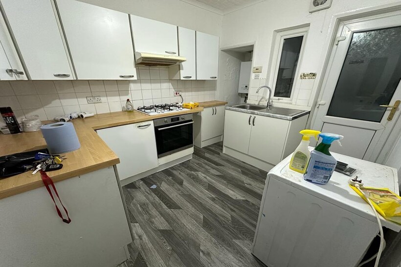 Aireville Avenue, Bradford BD9 1 bed house to rent - £400 pcm (£92 pw)