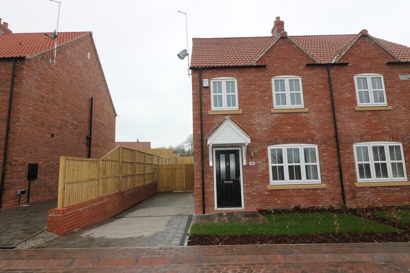 Jobson Avenue, Beverley 3 bed semi-detached house to rent - £1,000 pcm (£231 pw)