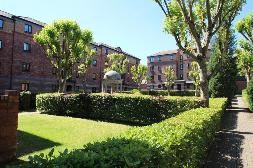 Tiffany Court, Recliffe Mead Lane... 1 bed apartment to rent - £1,000 pcm (£231 pw)