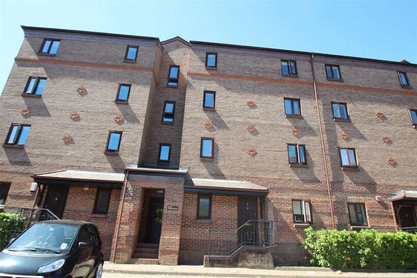 Tiffany Court, Recliffe Mead Lane... 1 bed apartment to rent - £1,000 pcm (£231 pw)