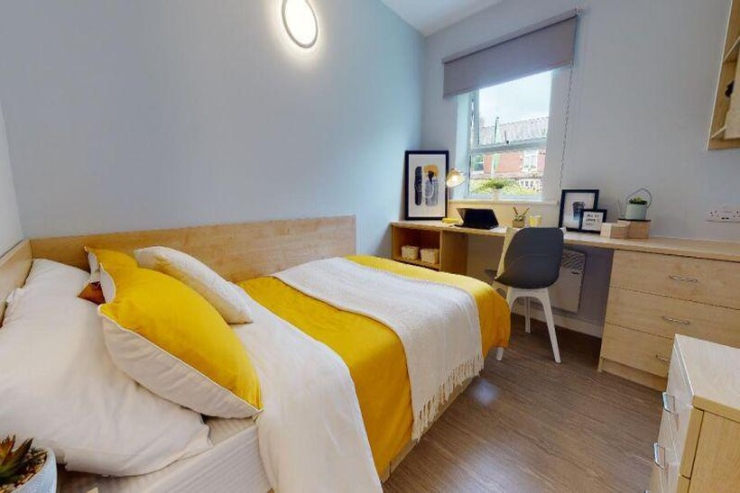 Silver En Suite at Student Quarter... 1 bed in a flat share to rent - £897 pcm (£207 pw)