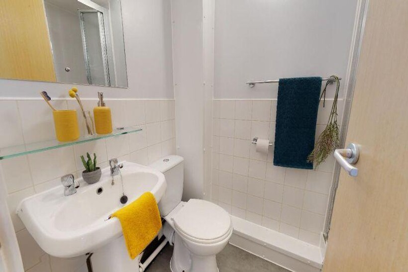 Silver En Suite at Student Quarter... 1 bed in a flat share to rent - £897 pcm (£207 pw)