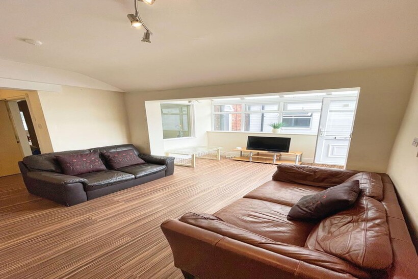 535A Ecclesall Road, Sheffield 3 bed flat to rent - £381 pcm (£88 pw)