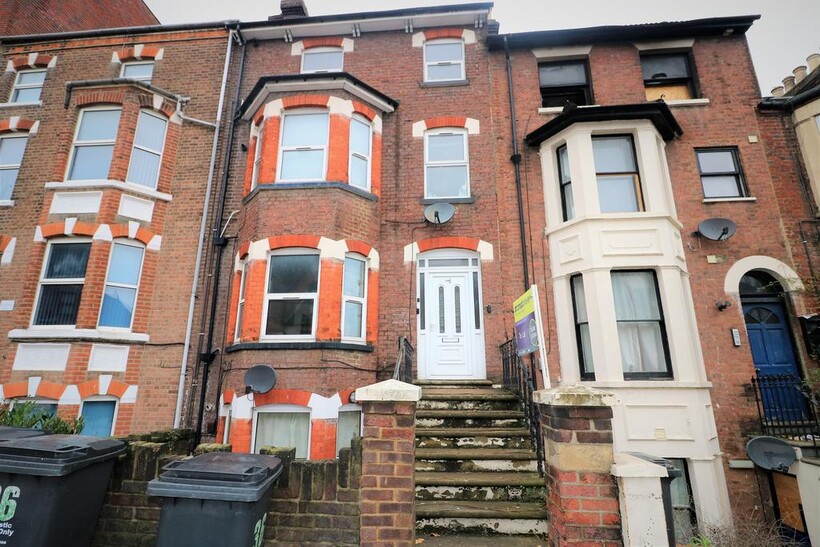 36 Rothesay Road Luton LU1 1QZ House share to rent - £450 pcm (£104 pw)