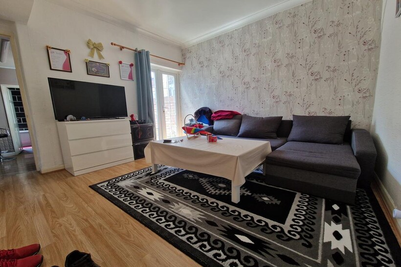 Perth Road, London E13 1 bed flat to rent - £1,600 pcm (£369 pw)