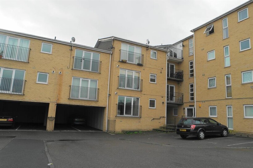 Ruskin Road, Upper Belvedere, Kent... 1 bed flat to rent - £1,100 pcm (£254 pw)