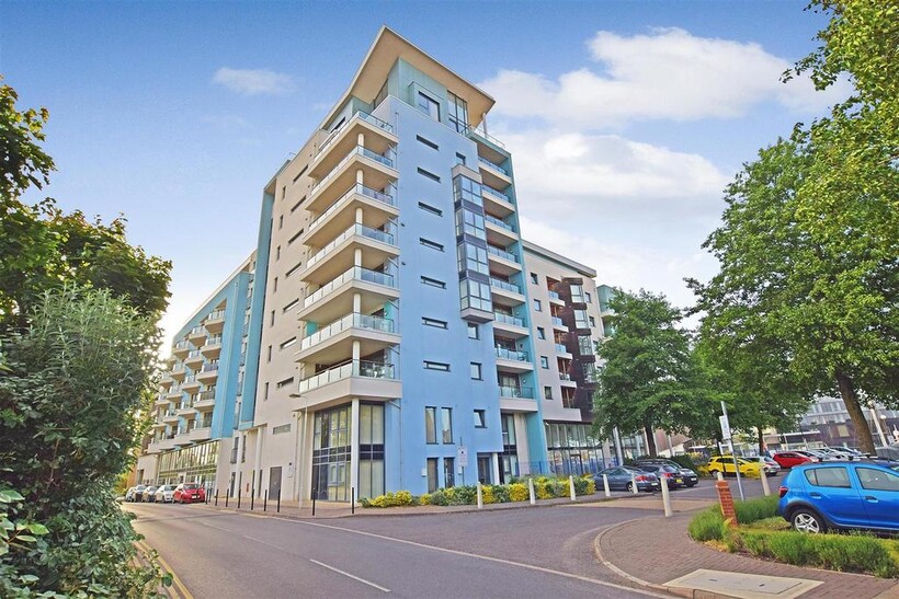 Sapphire Court, Ocean Way, Ocean Village, Southampton 2 bed flat to rent - £1,600 pcm (£369 pw)