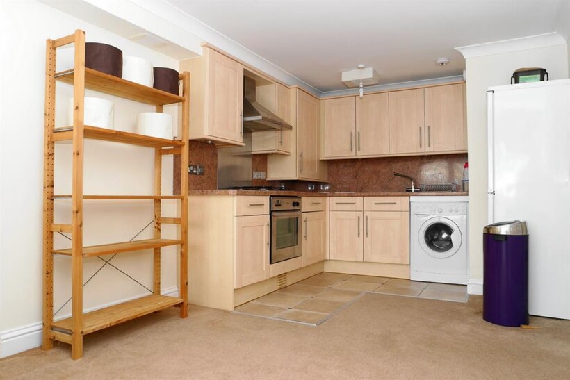 Ruskin Road, Upper Belvedere, Kent... 1 bed flat to rent - £1,100 pcm (£254 pw)