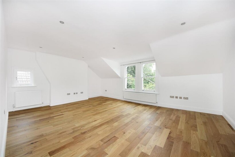 The Common, W5 3 bed flat to rent - £2,800 pcm (£646 pw)