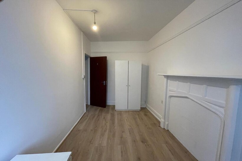 Croydon CR0 1 bed in a house share to rent - £675 pcm (£156 pw)