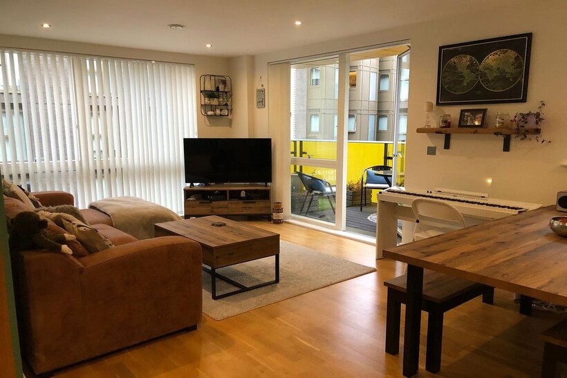 Arts Lane, London SE16 2 bed flat to rent - £2,500 pcm (£577 pw)