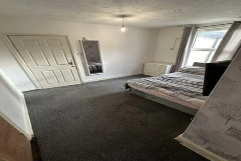 at Bristol, 52, Two Mile Hill Road BS15 4 bed apartment to rent - £595 pcm (£137 pw)