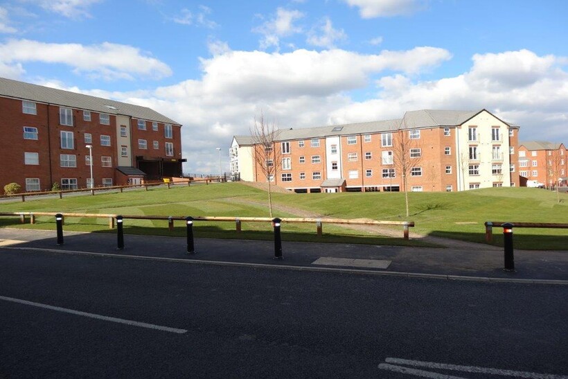 Avery Court, Solihull B91 2 bed flat to rent - £1,095 pcm (£253 pw)