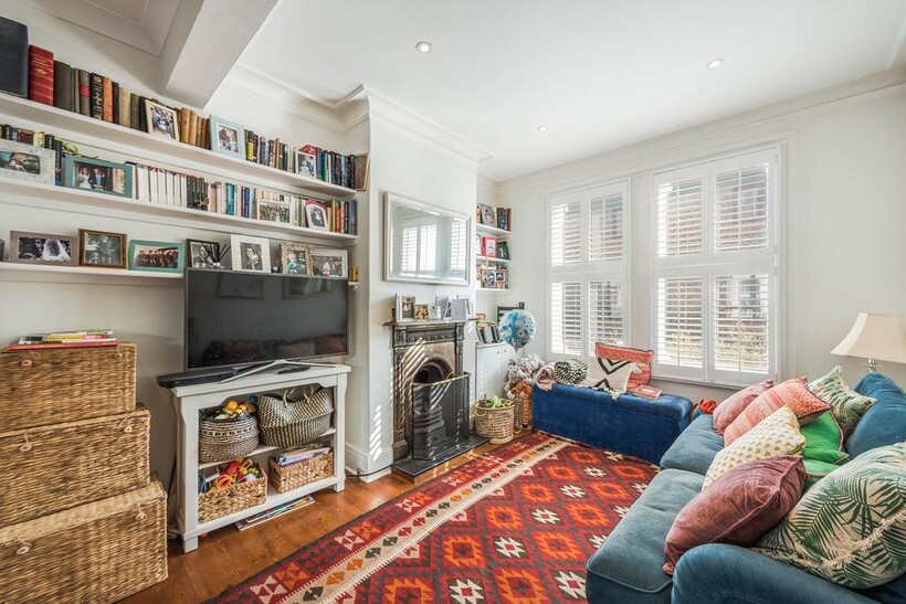 Willow Vale, London W12 2 bed terraced house to rent - £2,500 pcm (£577 pw)