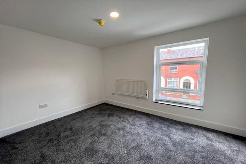 Battenburg road BL1 3BQ 1 bed in a house share to rent - £595 pcm (£137 pw)