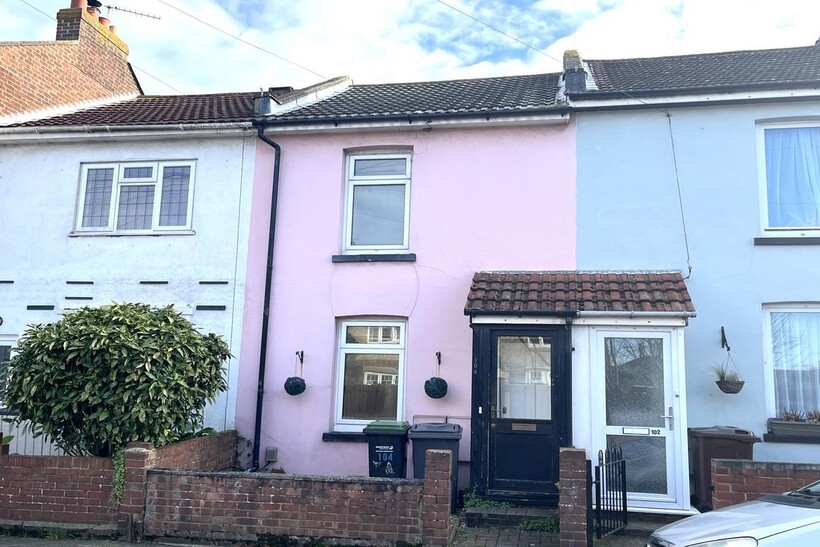 Clayhall Road, Gosport PO12 2 bed terraced house to rent - £950 pcm (£219 pw)