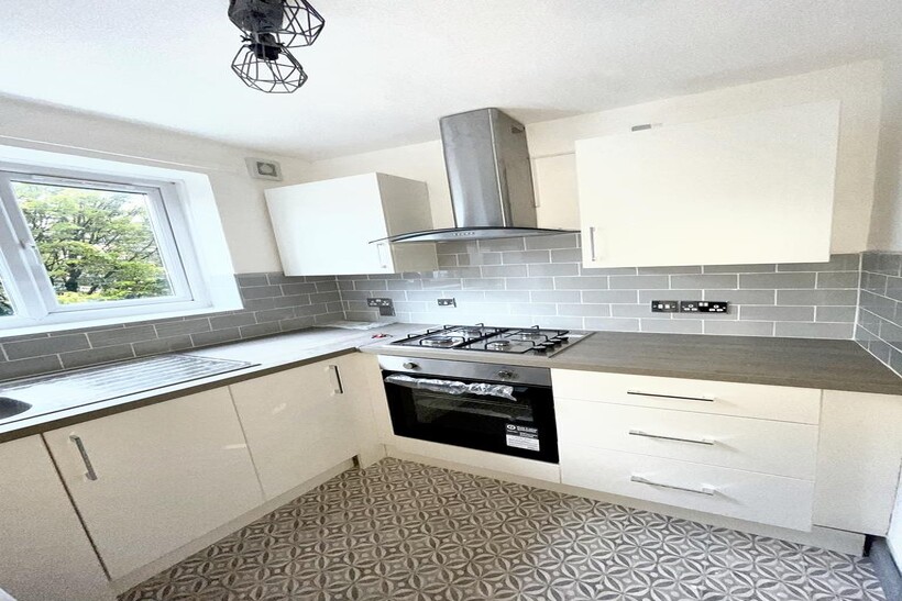 Langdale Avenue, Manchester M19 2 bed flat to rent - £1,000 pcm (£231 pw)