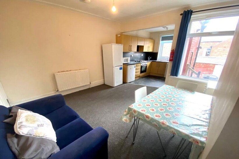 One Room Available @ 46 Bowood Road, Ecclesall 1 bed terraced house to rent - £351 pcm (£81 pw)