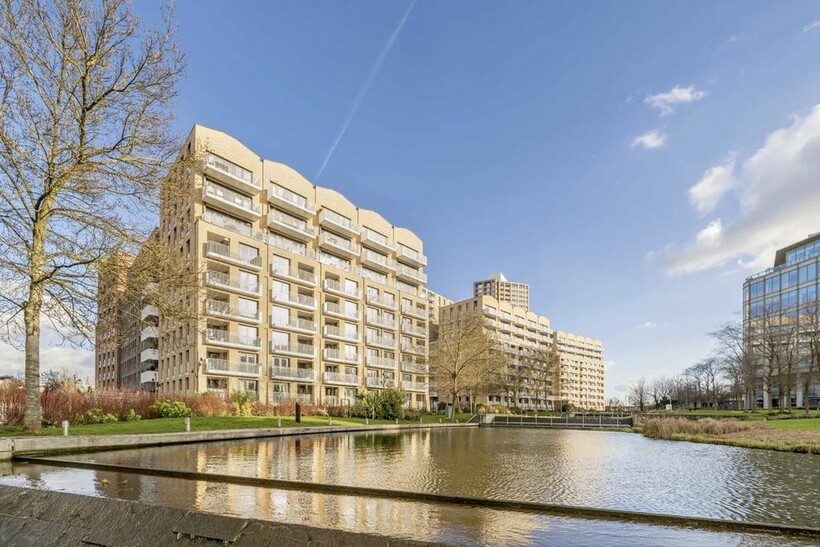 Lakeside Drive, London NW10 1 bed flat to rent - £1,746 pcm (£403 pw)